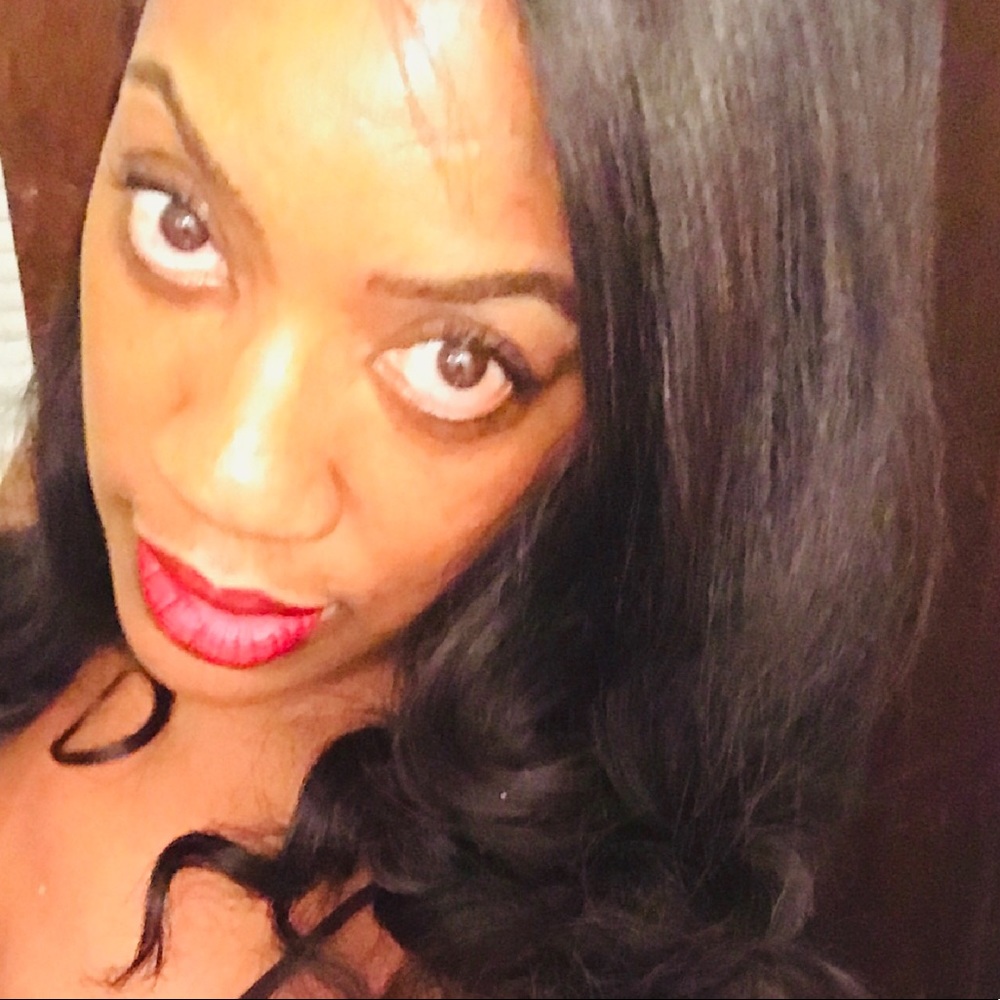 Meet your Posher, Carla